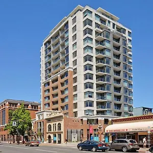 Modern 2 Bedroom Ocean Views Downtown Free Parking Apartment