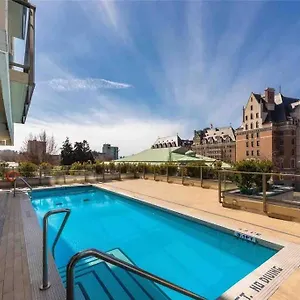 Spacious Downtown 2 Bedroom With Pool And Air Conditioning Apartment