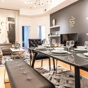Spacious 2 Bedroom In The Heart Of Apartment Montreal