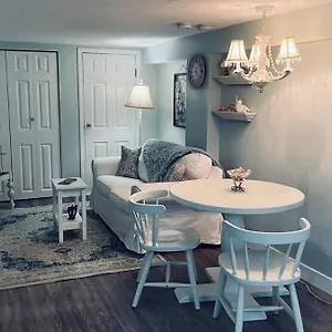 Quaint 1 Bedroom Lower In Victoria, Bc Holiday home